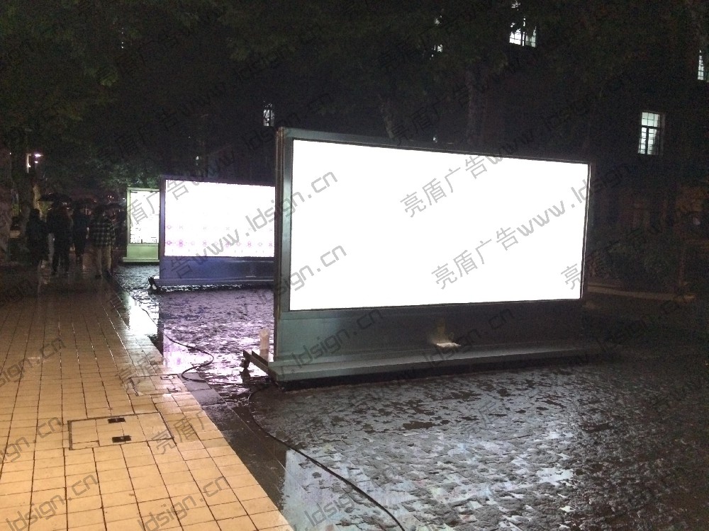 南藝移動宣傳欄燈箱制作施工